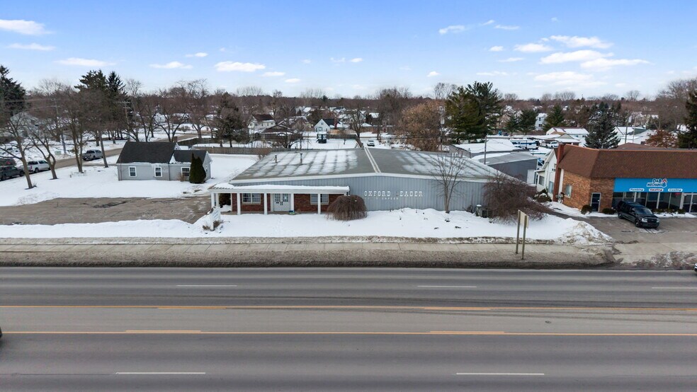 690 S Lapeer Rd, Oxford, MI à vendre - Photo du bâtiment - Image 2 de 54