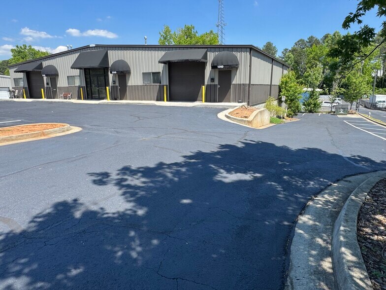 4566 Lewis Rd, Stone Mountain, GA à louer - Photo du bâtiment - Image 3 de 5