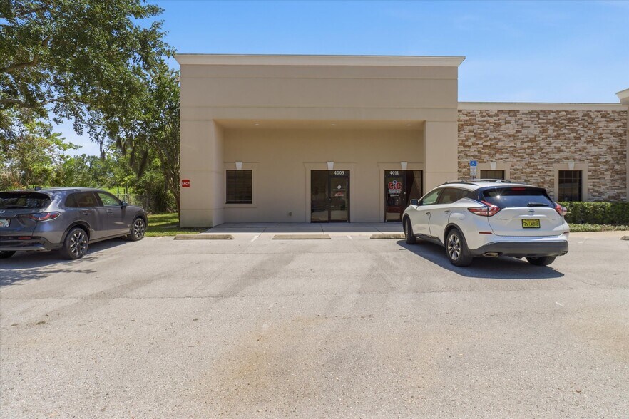 4009-4033 W 1st St, Sanford, FL à vendre - Photo du bâtiment - Image 2 de 28