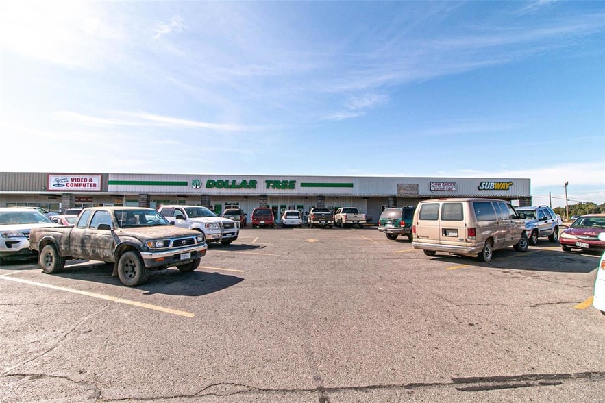 1307-1403 Hillcrest Dr, Doniphan, MO for sale - Building Photo - Image 3 of 6