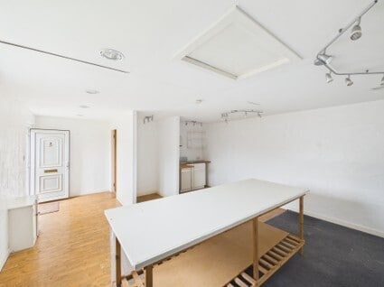 25 Portlan St, Troon for lease Interior Photo- Image 1 of 2