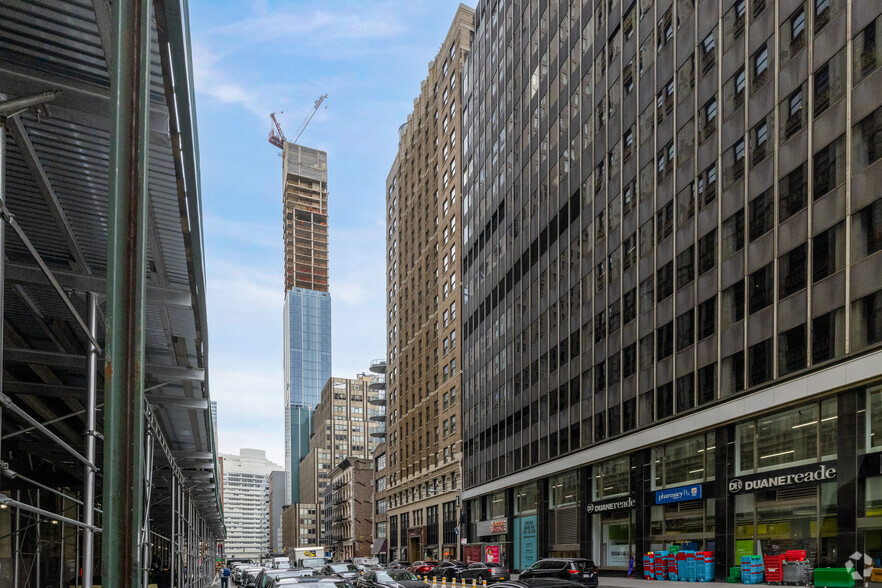 11 Park Pl, New York, NY for lease - Building Photo - Image 1 of 41