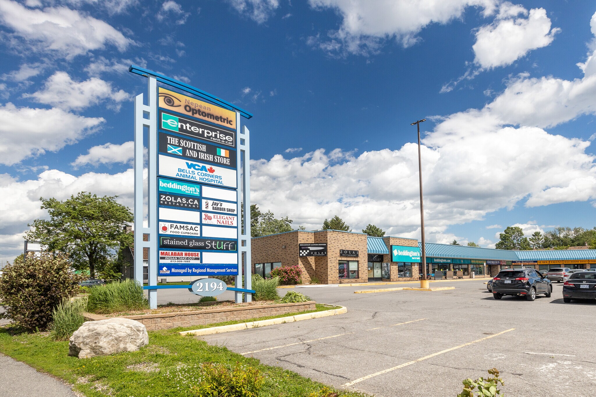 2190-2194 Robertson Rd, Ottawa, ON à louer Photo du bâtiment- Image 1 de 12