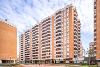 Plus de détails pour Multi-résidentiel à vendre