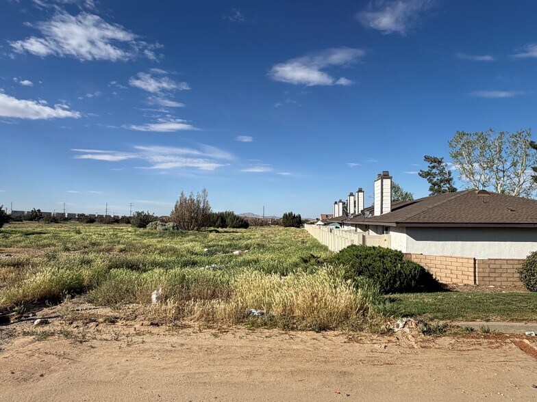 1 Santa Fe Ave, Hesperia, CA à vendre - Photo du bâtiment - Image 3 de 7