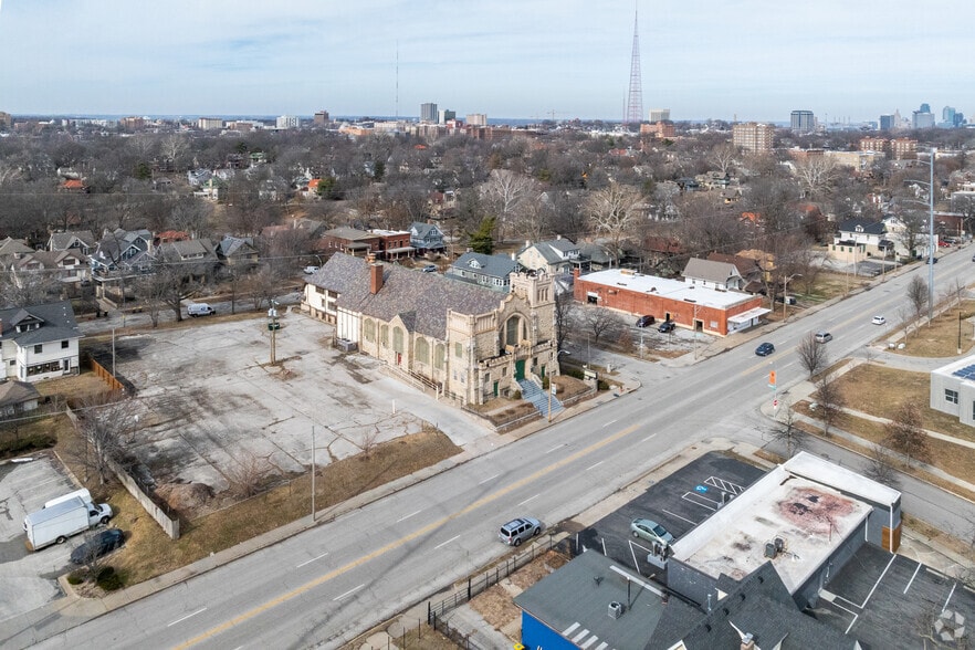 3800 Troost Ave, Kansas City, MO à vendre - Aérien - Image 2 de 4