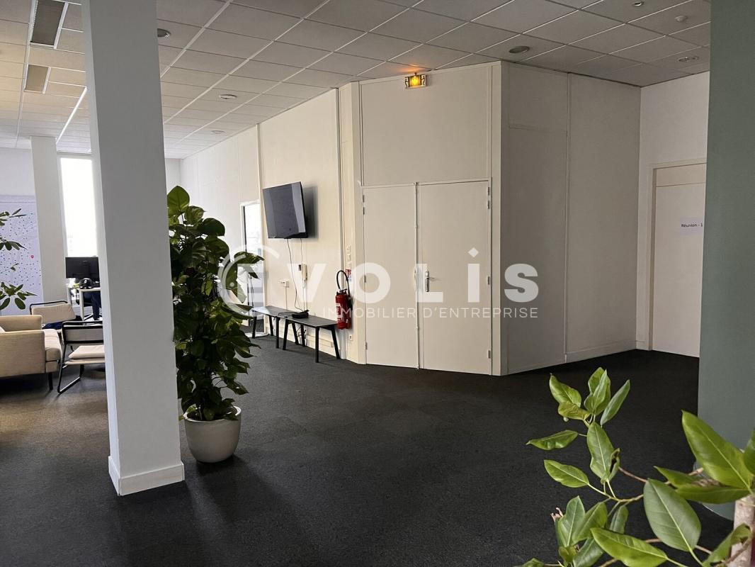 Office in Bordeaux for lease Interior Photo- Image 1 of 14