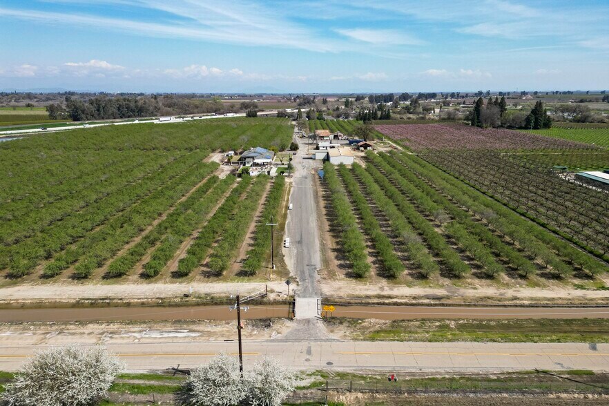 1710 Avenue 388, Kingsburg, CA à vendre - Photo du bâtiment - Image 2 de 21