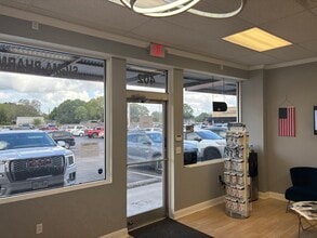 1312 E Common St, New Braunfels, TX for lease Interior Photo- Image 2 of 6