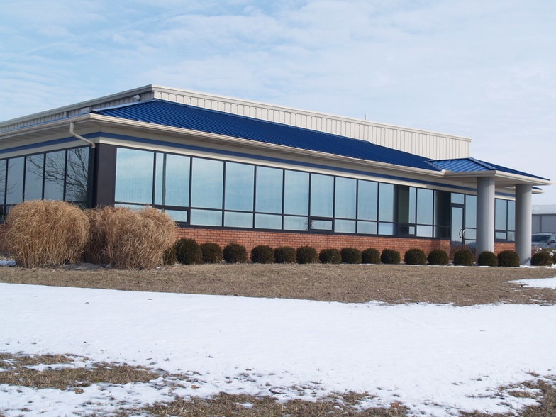 832 Space Dr, Dayton, OH for lease - Building Photo - Image 1 of 4