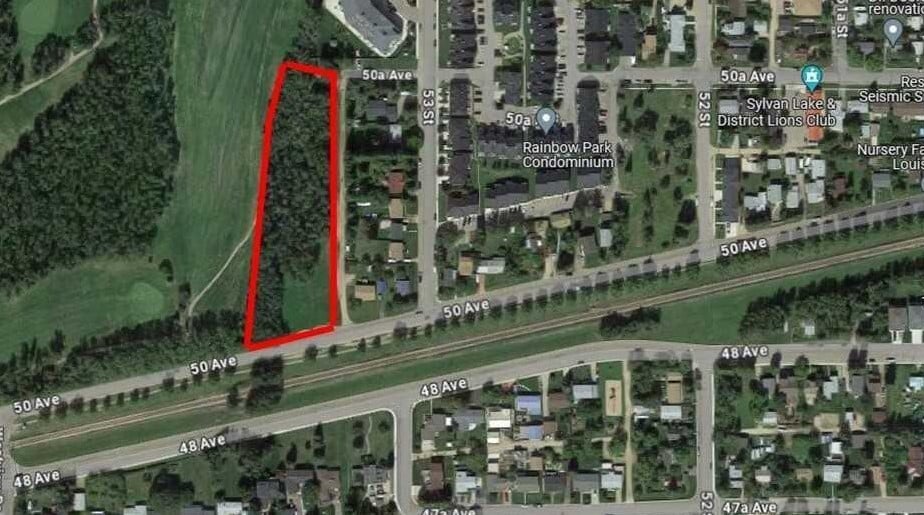 5310 50 Av, Sylvan Lake, AB for sale - Aerial - Image 2 of 5