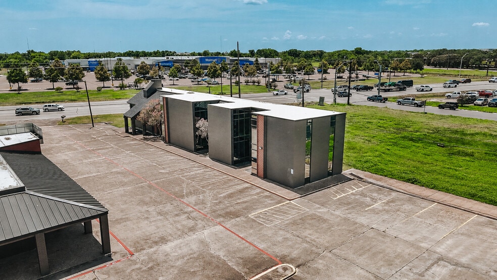 4104 Houston Hwy, Victoria, TX for sale - Building Photo - Image 3 of 66