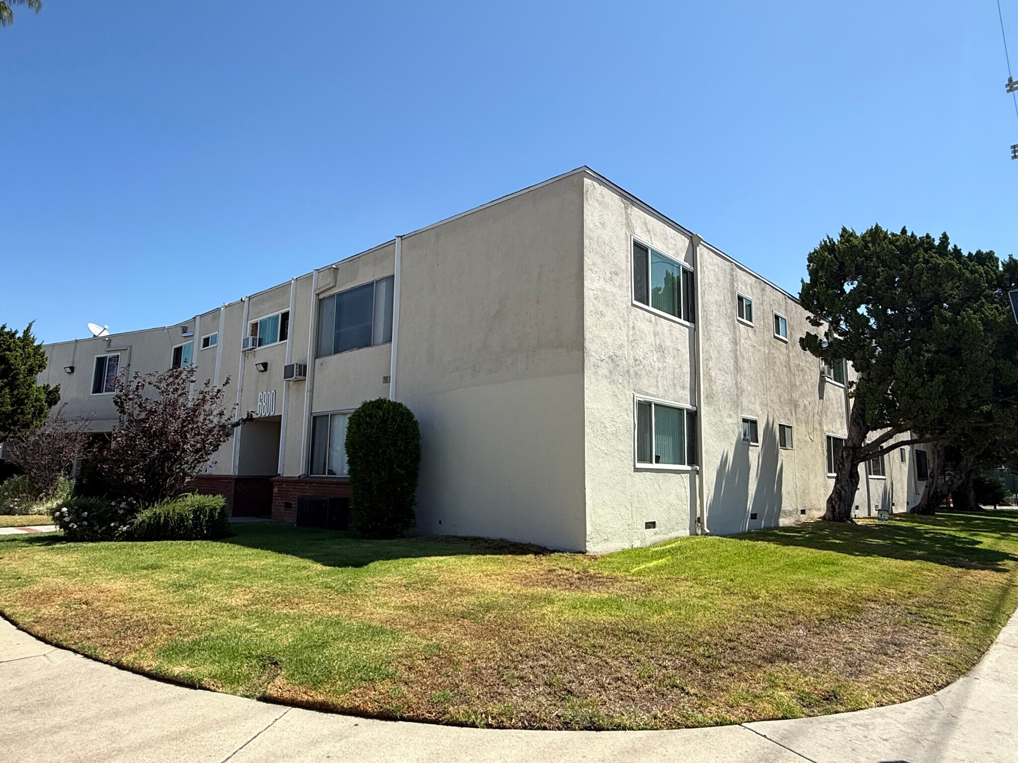 6800 Varna Ave, Van Nuys, CA à vendre Photo du bâtiment- Image 1 de 1