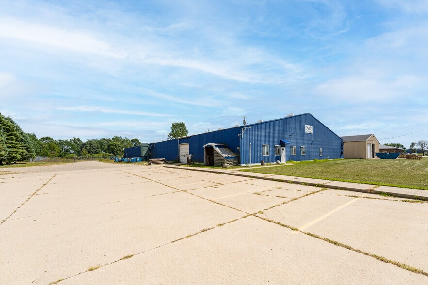 55391-55431 Franklin Dr, Three Rivers, MI à vendre - Photo du bâtiment - Image 2 de 61