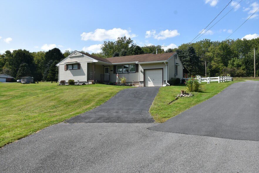 4592 S Delaware Dr, Easton, PA à vendre - Photo du bâtiment - Image 2 de 35