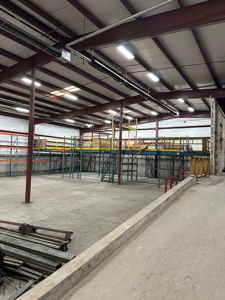 255 S Regent St, Port Chester, NY for lease - Interior Photo - Image 2 of 4