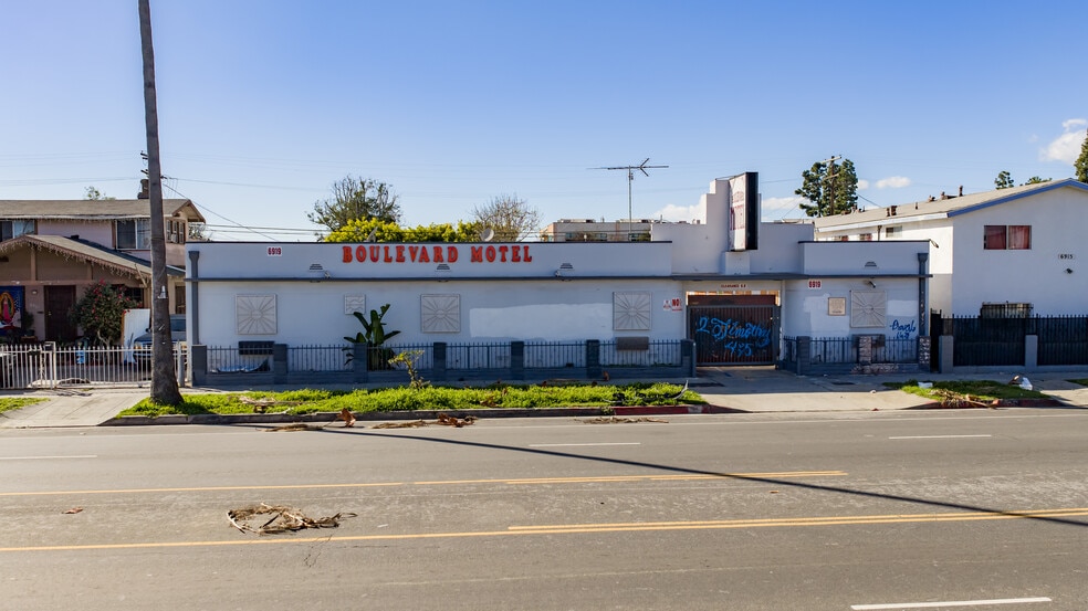 6919 S Figueroa St, Los Angeles, CA à vendre - Photo du bâtiment - Image 2 de 21