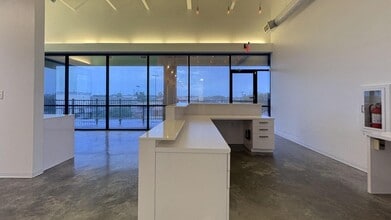 9701 N Sam Houston Pky, Humble, TX for lease Building Photo- Image 2 of 3