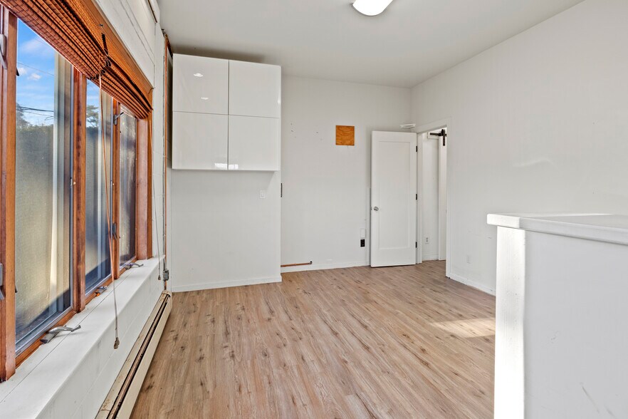 42 Herb Hill Rd, Glen Cove, NY à louer - Photo intérieure - Image 3 de 13