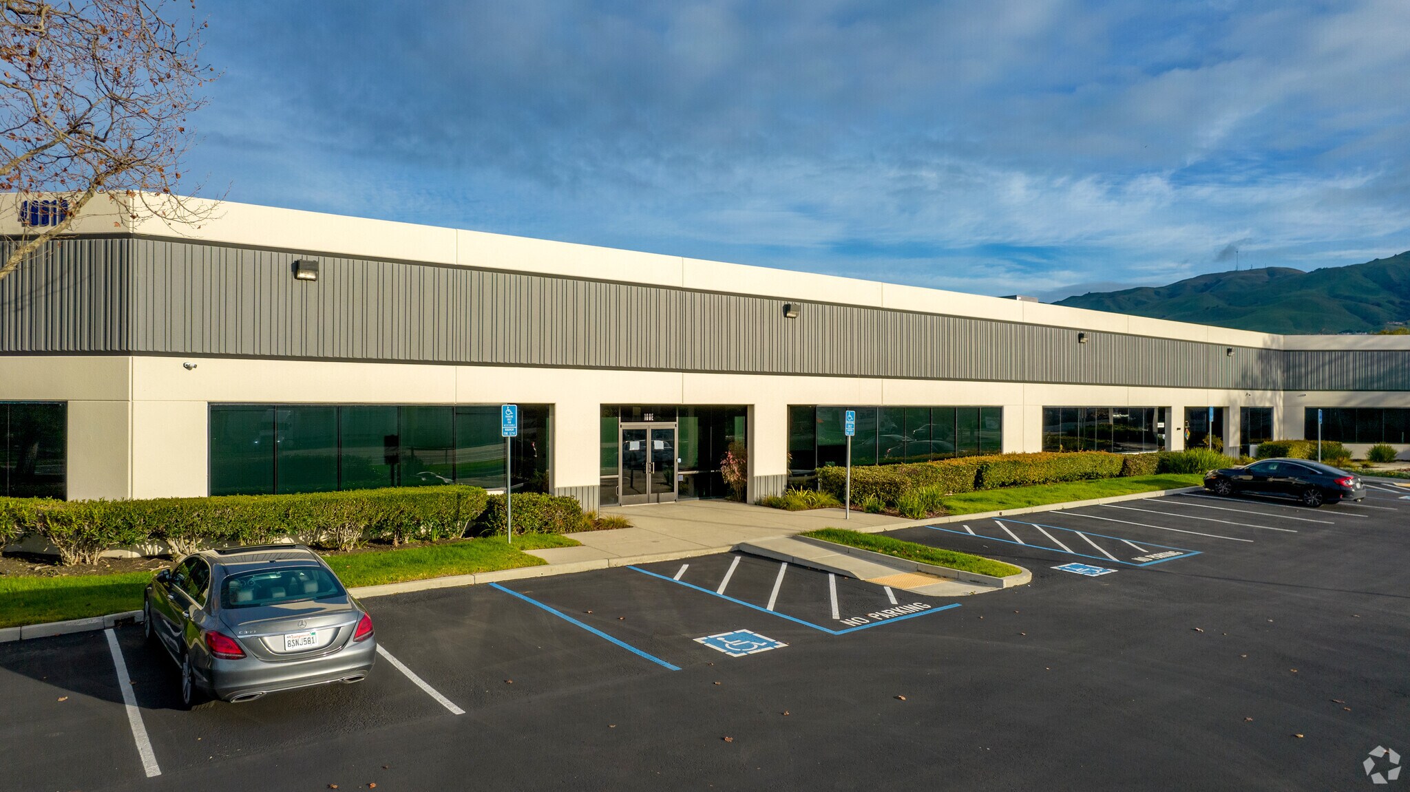 48860 Milmont Dr, Fremont, CA à louer Photo du bâtiment- Image 1 de 6