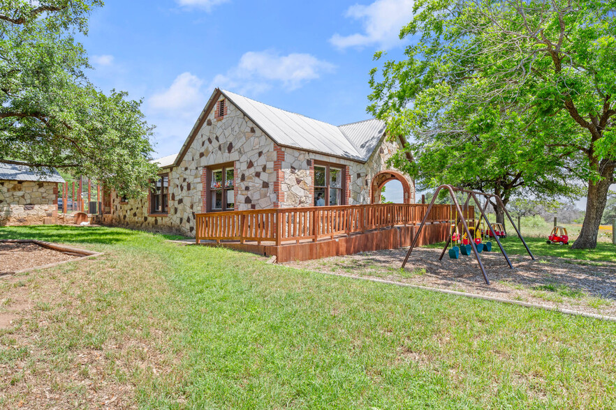 525 Pace Bend Rd N, Spicewood, TX for sale - Building Photo - Image 2 of 27