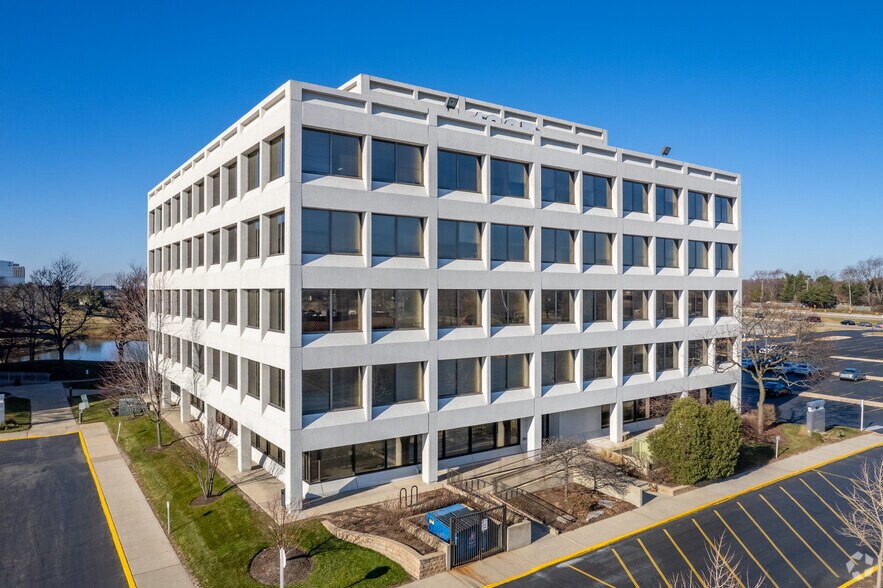 1827 Walden Office Sq, Schaumburg, IL à louer - Photo du bâtiment - Image 2 de 10