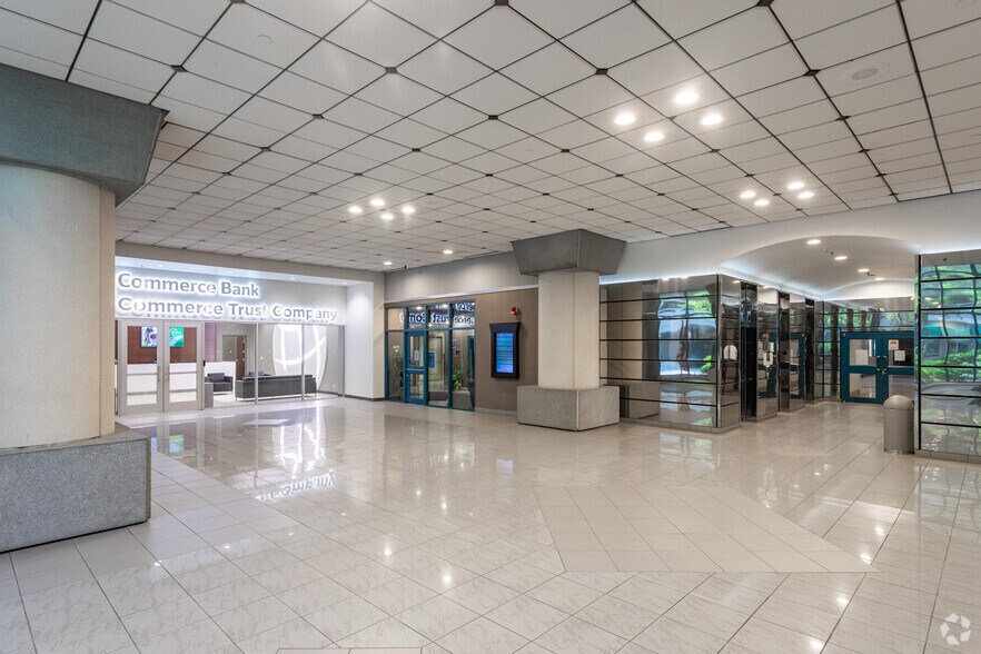 401 Main St, Peoria, IL à vendre - Hall d’entrée - Image 2 de 5