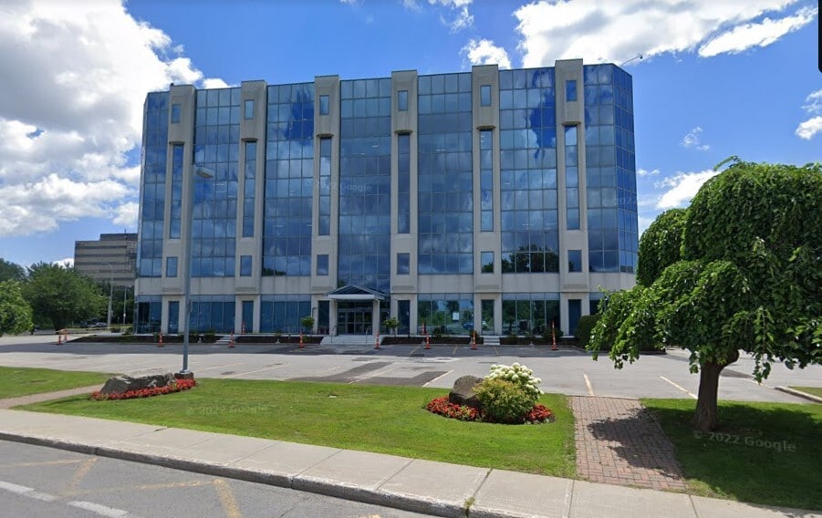 3400 Boul Du Souvenir, Laval, QC à louer - Photo du bâtiment - Image 3 de 11