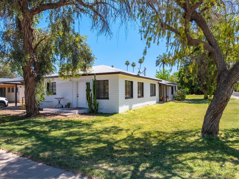 Tempe Maple Ash portefeuille de 3 propriétés à vendre sur LoopNet.ca - Photo du bâtiment - Image 2 de 7