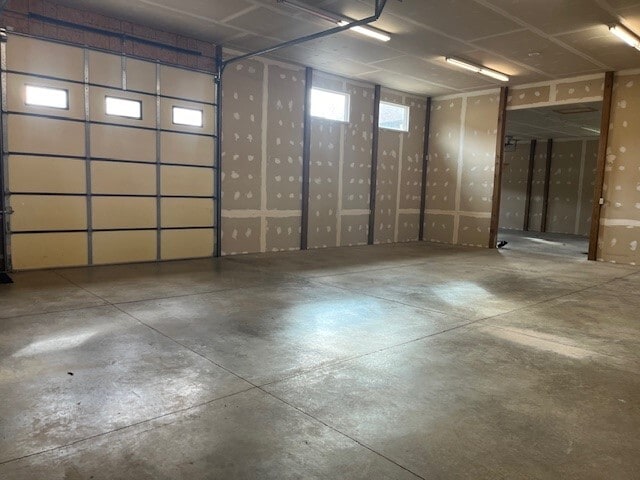 310 Custer Dr, Battle Creek, MI for sale - Interior Photo - Image 3 of 17