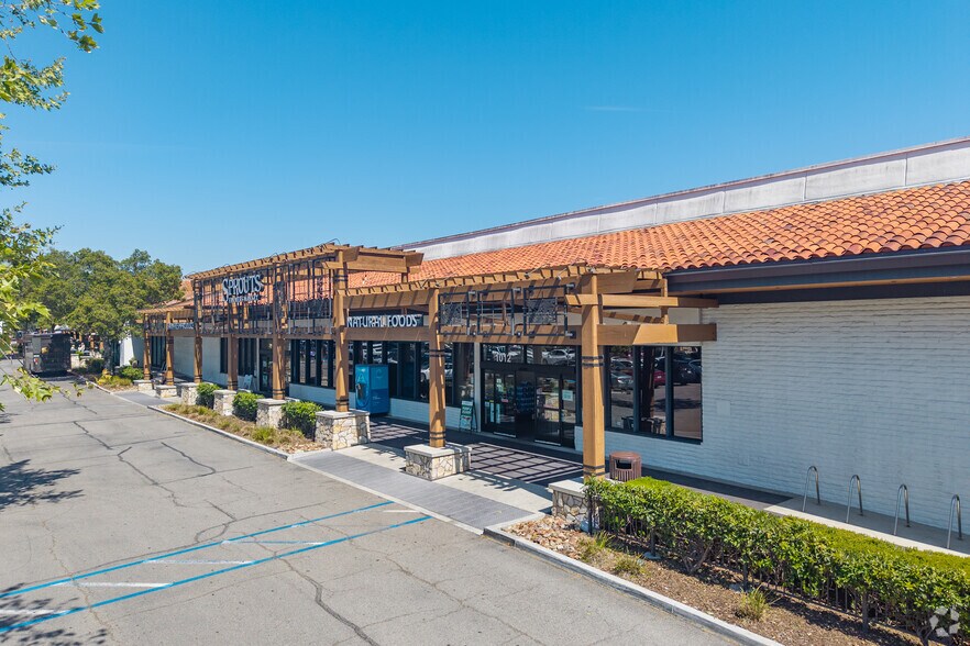 982-1014 S Westlake Blvd, Westlake Village, CA à louer - Photo du bâtiment - Image 3 de 8