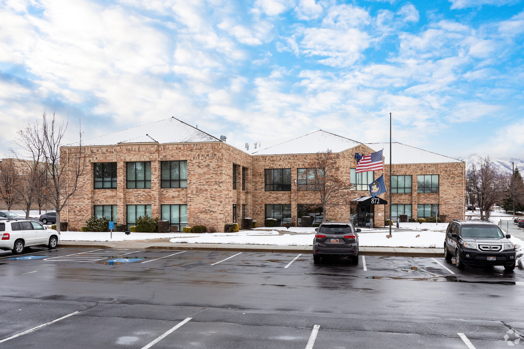 880 Heritage Park Blvd, Layton, UT for lease Primary Photo- Image 1 of 4