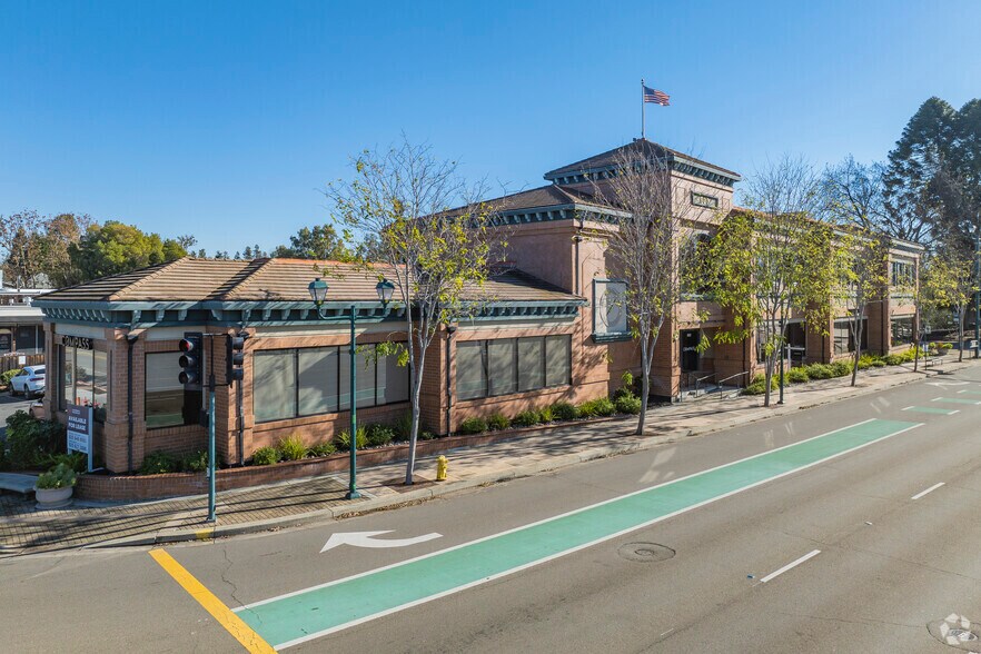 900 Main St, Pleasanton, CA à louer - Photo du bâtiment - Image 1 de 22