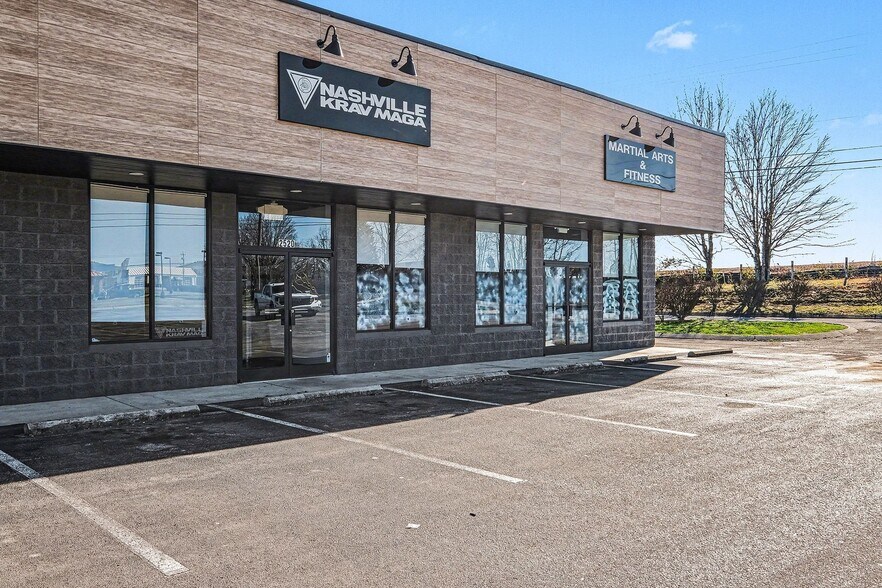 2500-2524 Hospitality Dr, Columbia, TN à louer - Photo du bâtiment - Image 2 de 14