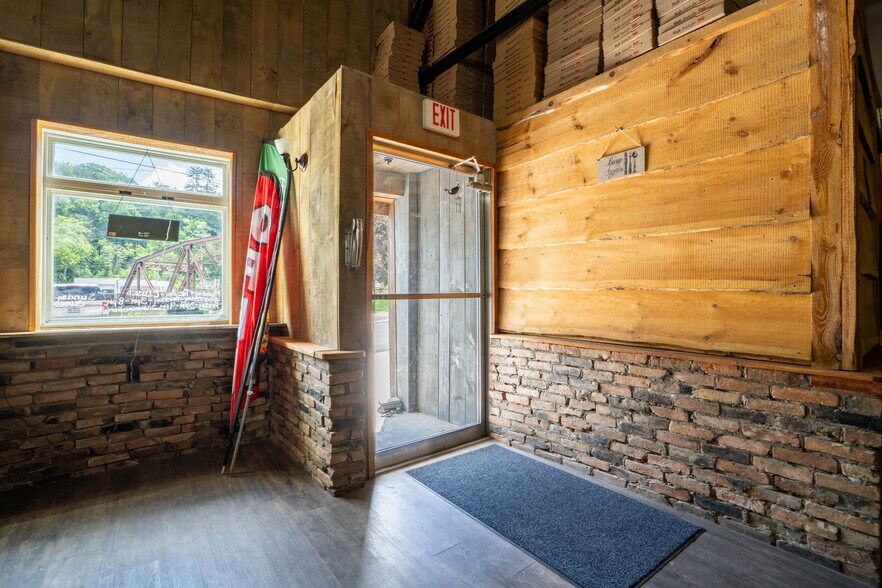 111 N Main St, Dolgeville, NY à vendre - Photo intérieure - Image 2 de 12