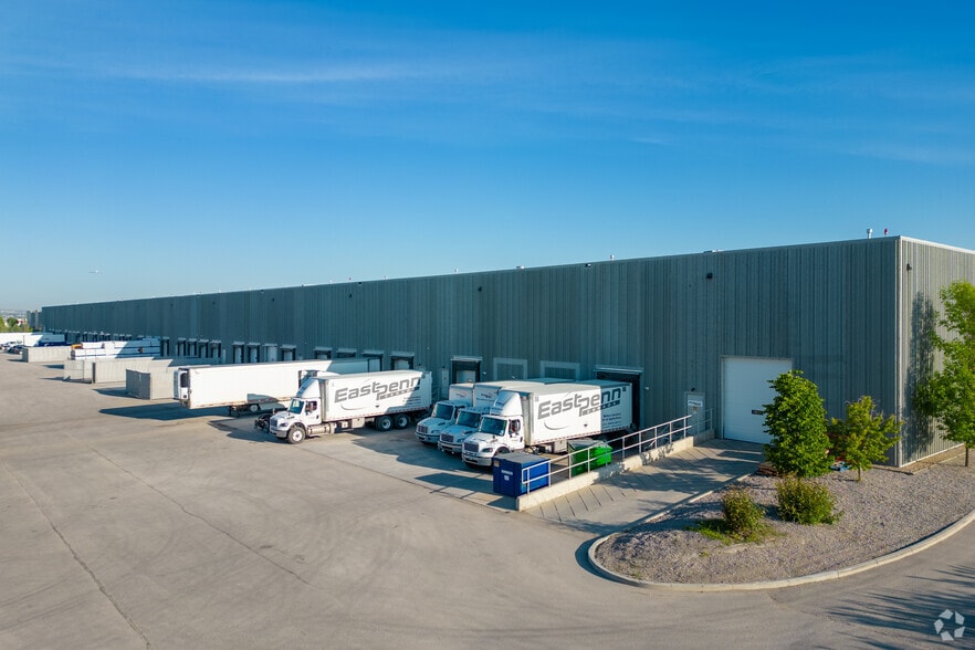 10720 25th St NE, Calgary, AB for lease - Building Photo - Image 3 of 6