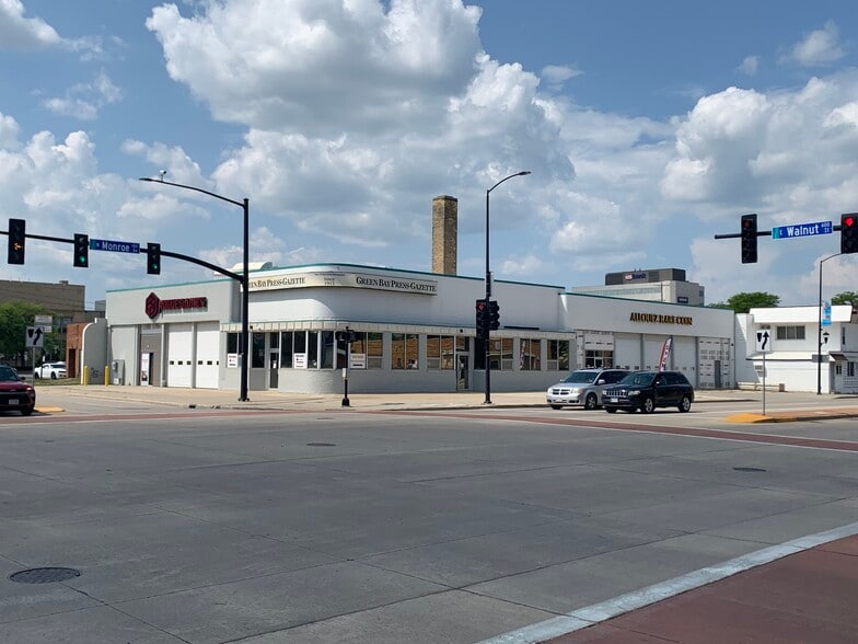 533 E Walnut St, Green Bay, WI for lease - Building Photo - Image 2 of 17