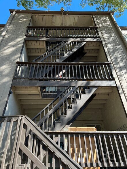 108 N Mersington Ave, Kansas City, MO à vendre - Photo du bâtiment - Image 2 de 5