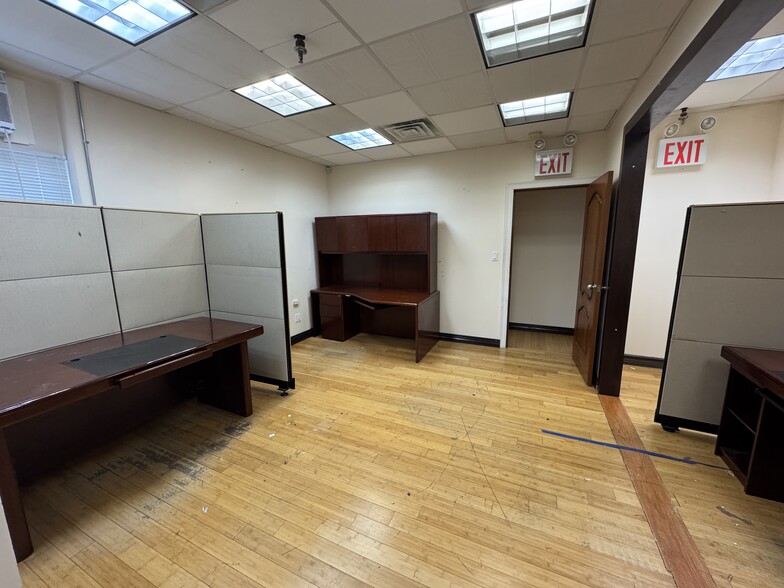 1113 Avenue J, Brooklyn, NY for lease - Building Photo - Image 3 of 12