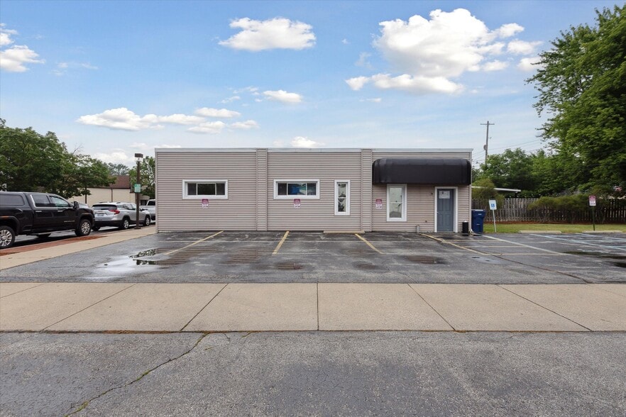 1000 N Johnson St, Bay City, MI à vendre - Photo du bâtiment - Image 3 de 41