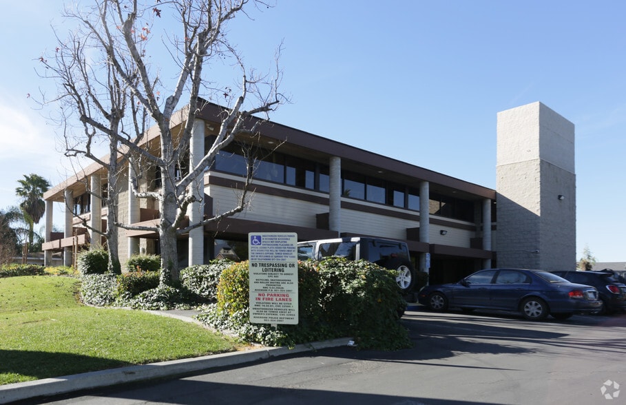 4515 Central Ave, Riverside, CA for lease - Primary Photo - Image 1 of 12