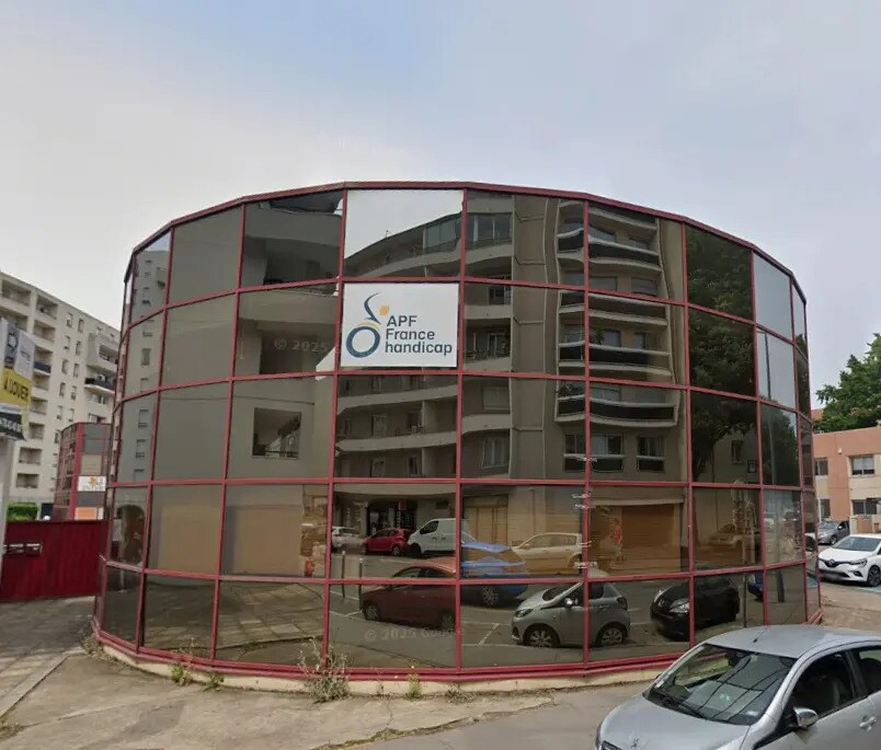 73 Ter Rue Francis De Pressensé, Villeurbanne à louer Photo du bâtiment- Image 1 de 7