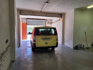 Plus de détails pour Multi-résidentiel à vendre