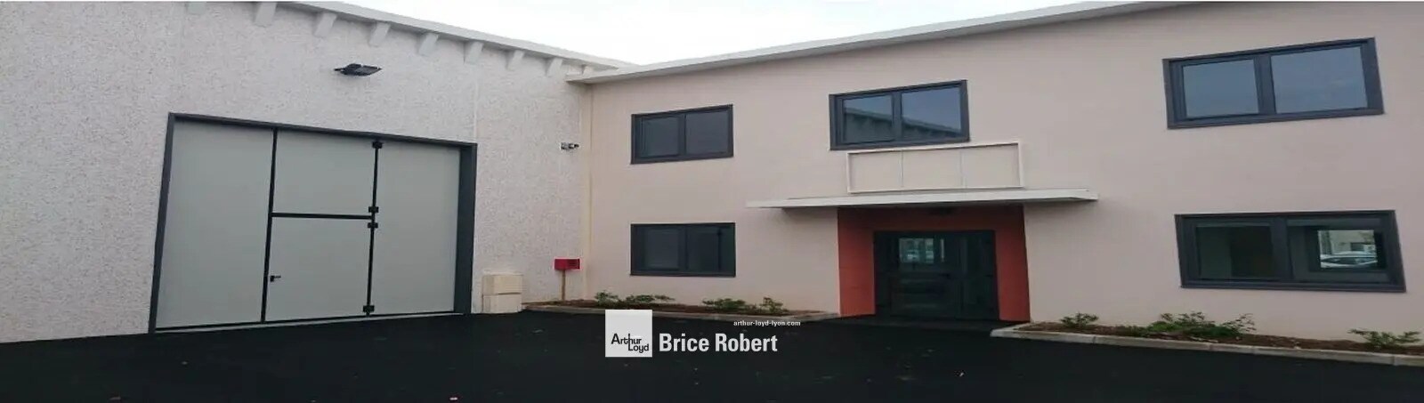 Flex in Meyzieu for lease Building Photo- Image 1 of 7