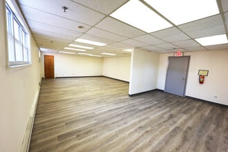 50 Princeton Hightstown Rd, Princeton Junction, NJ for lease Interior Photo- Image 1 of 3