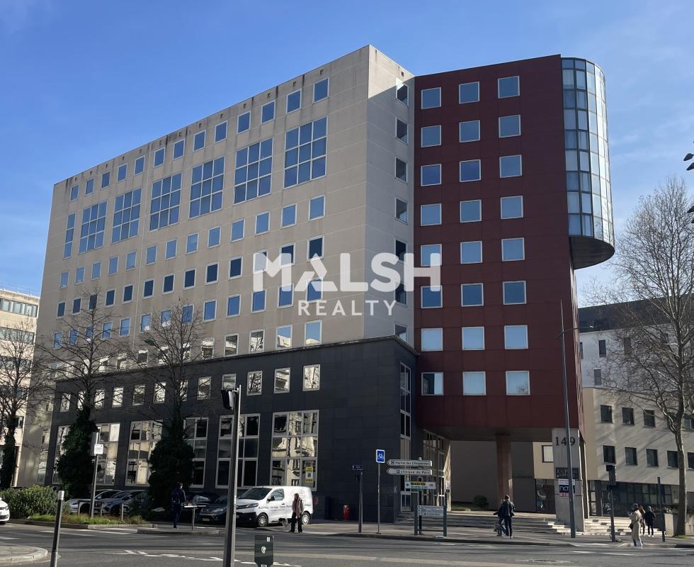 Office in Villeurbanne for lease Building Photo- Image 1 of 12