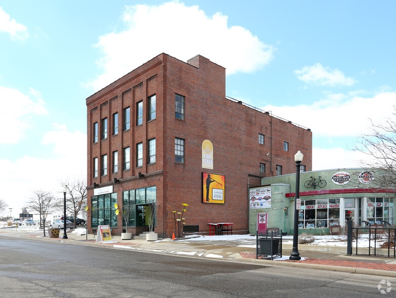 106 N Main St, Akron, OH à louer - Photo du bâtiment - Image 2 de 11
