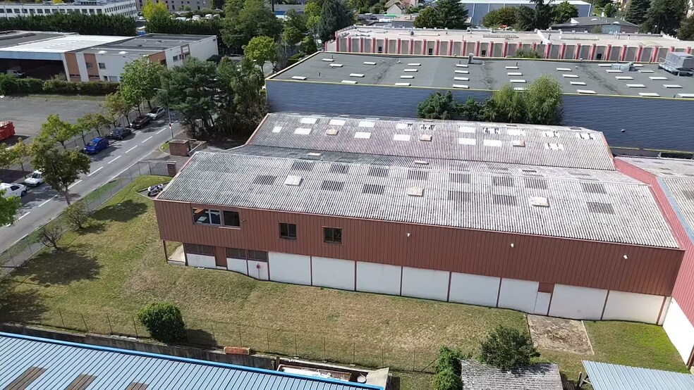 Flex dans Andilly à louer - Photo du bâtiment - Image 3 de 4