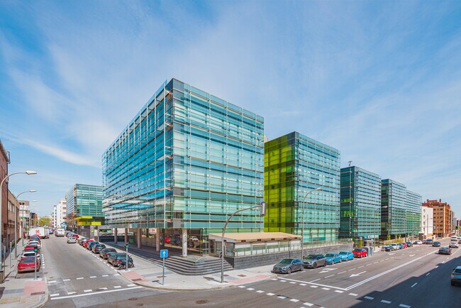 Plus de détails pour Calle Santa Leonor, 65, Madrid - Bureau à louer