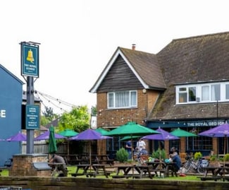 Plus de détails pour 130-132 Hersham Rd, Walton On Thames - Commerce de détail à louer